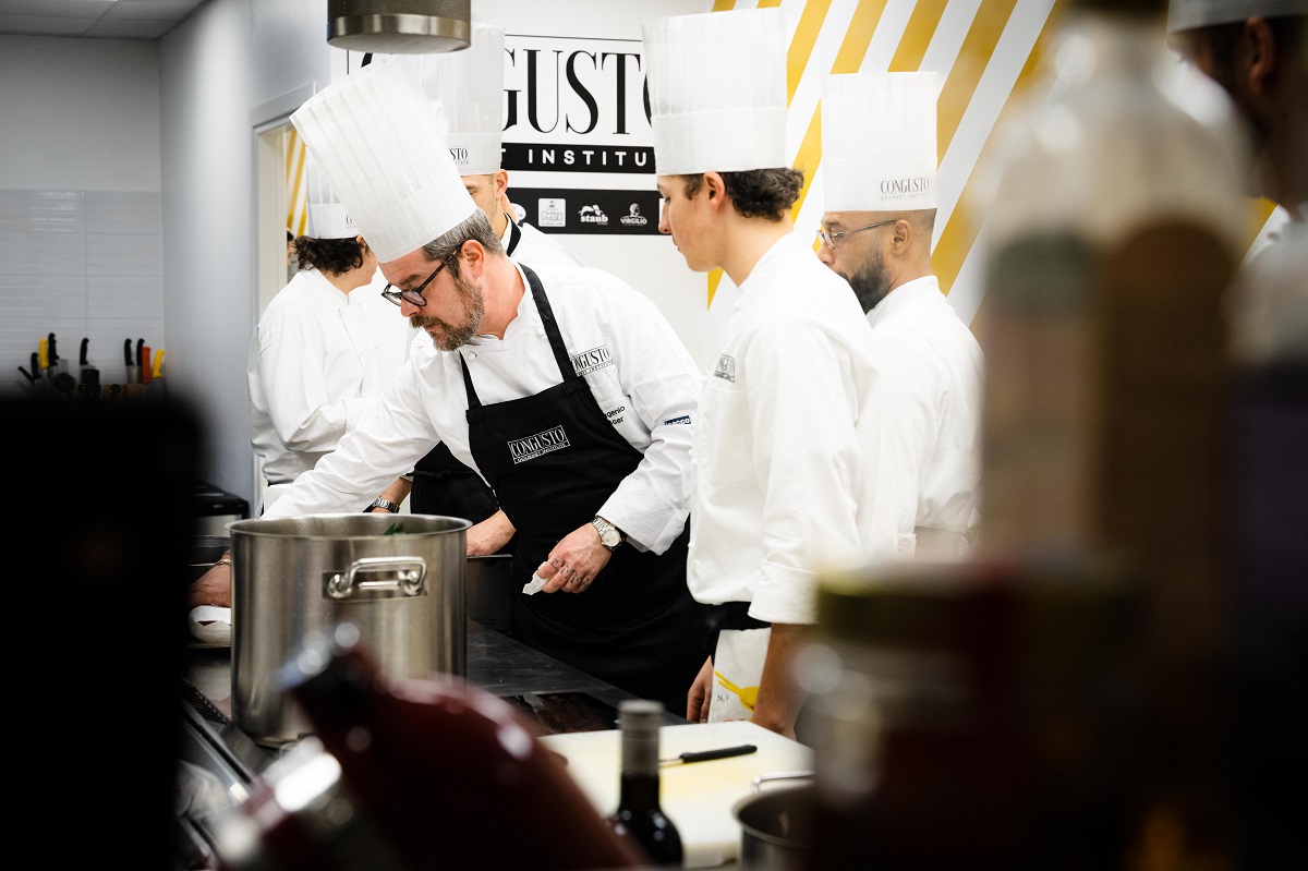 Lo Chef Eugenio Boer Entra In Aula Al Congusto Gourmet Institute Italian Gourmet