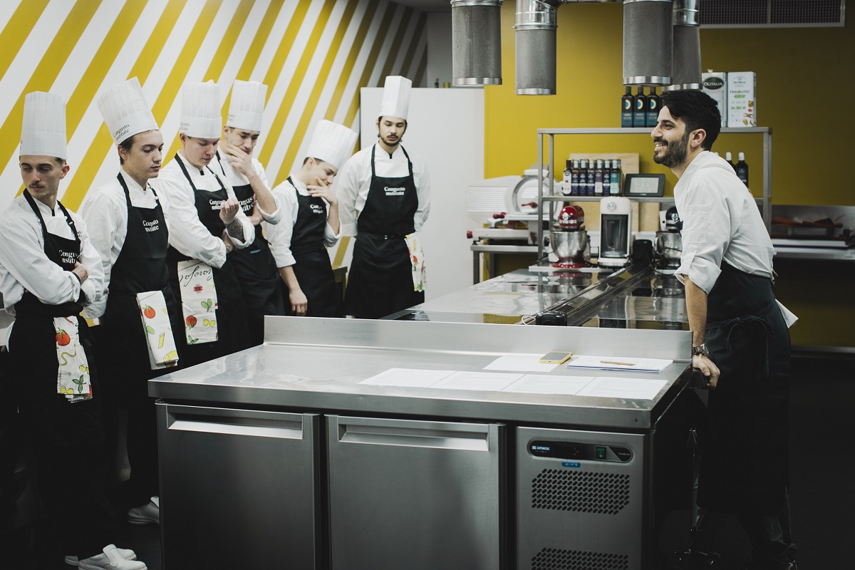 Ciro Scamardella agli allievi cuochi del Congusto Institute